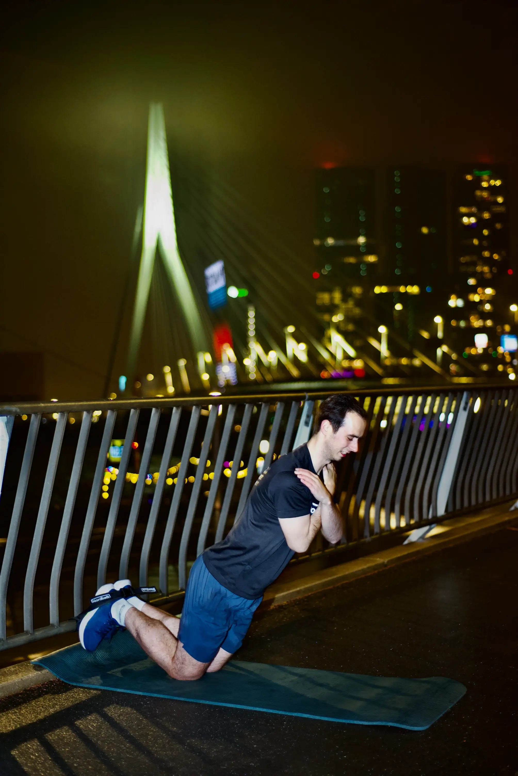 Nordic Hamstring Curl ohne Partner mit stabiler Solo-Fixierung