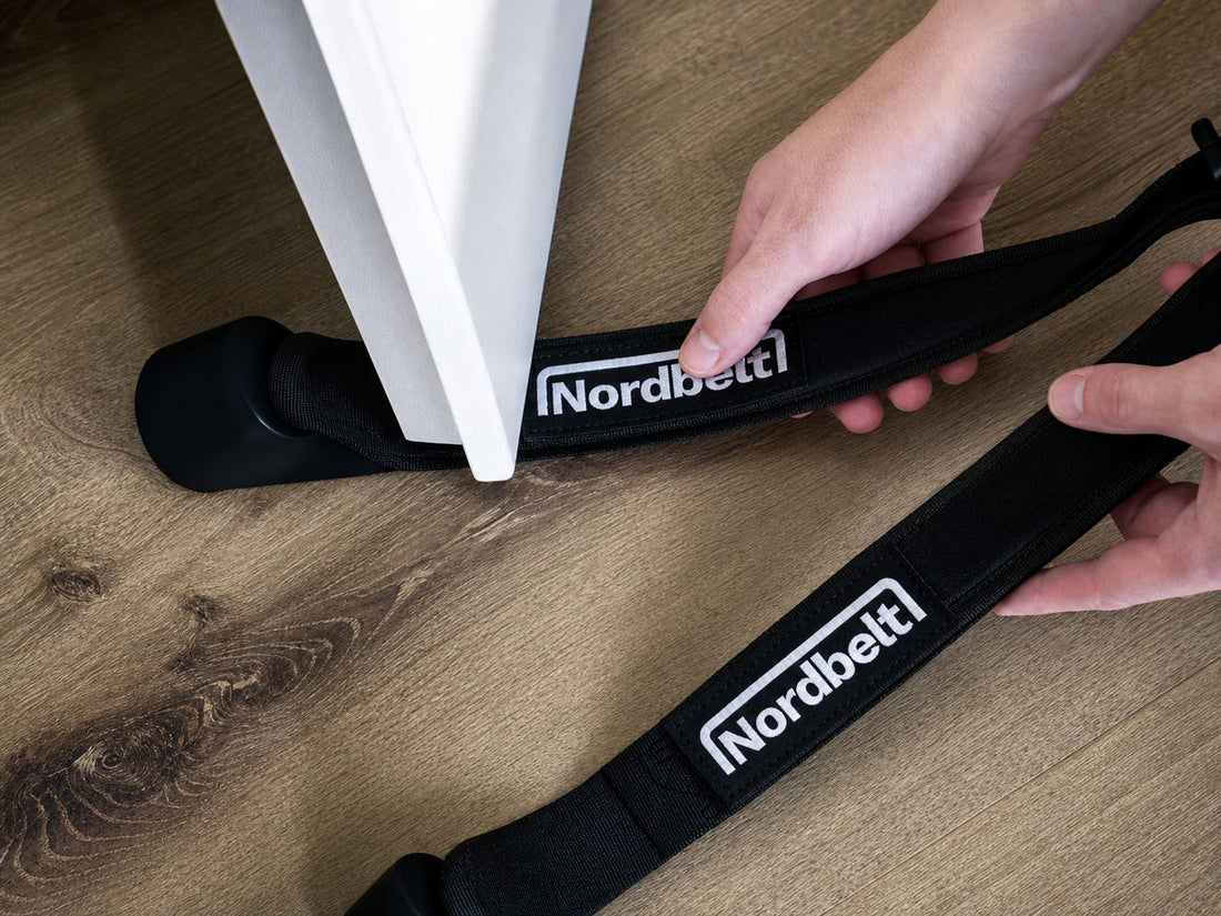 Nordic hamstring curl thuis: veilige setup met deur, bank of hek